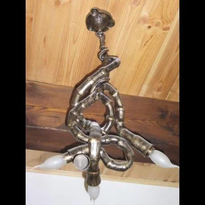 Designerska lampa w stylu vintage i  industrialnym. Surowa metaloplastyka idealna do aranżacji loft, wabi-sabi oraz modern farmhouse.