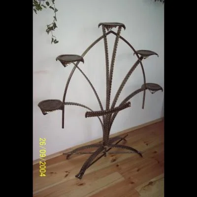 Duży stojący kwietnik na pięć donic, designerski stojak secesyjny w stylu retro.
